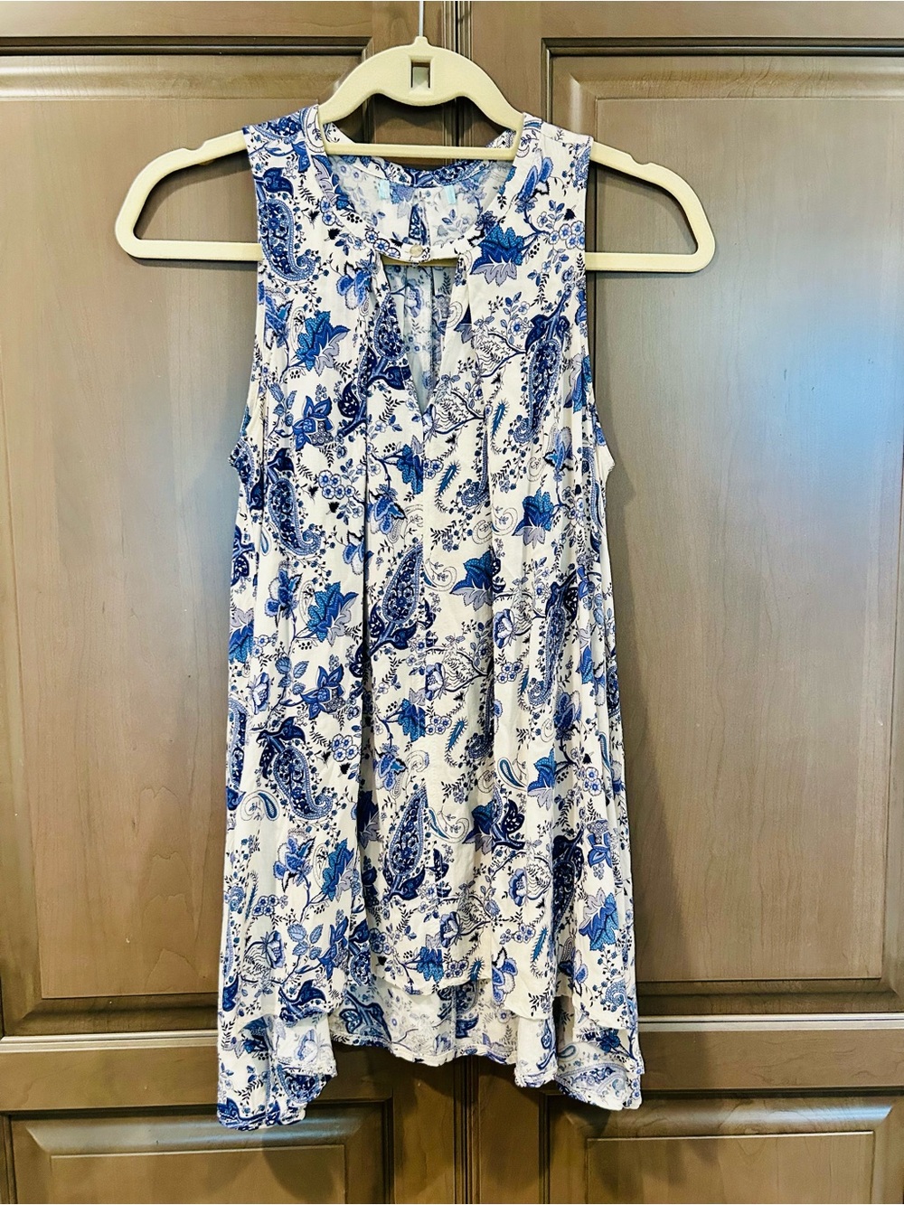 She + Sky Floral Paisley Sleeveless Tunic in Blue and White, Size S